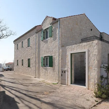 Vittoria Della With Private Pool - Ae 1043 * Привлака