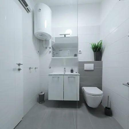 Vittoria Della With Private Pool - Ae 1043 Привлака